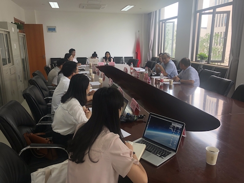 范国睿教授与天英足球即时比分
青年教师交流