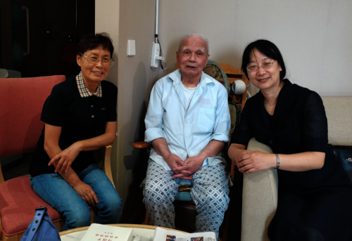 走访慰问88岁的徐锦华老师