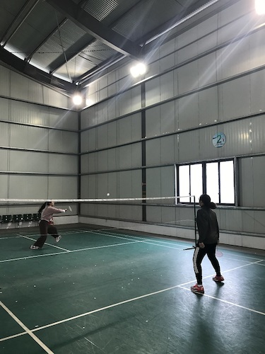 图为徐倩芸和王玉岚在比赛