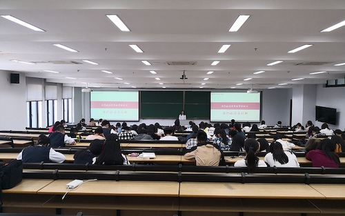 图为答辩会现场