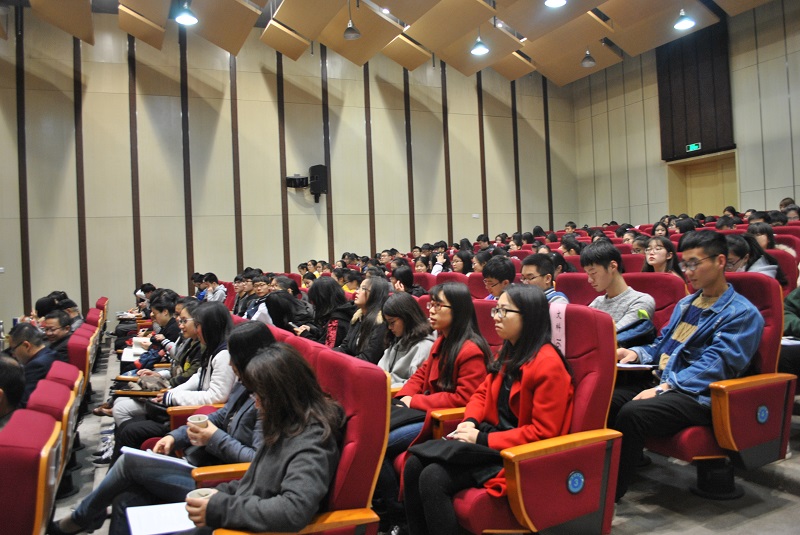 1490972328403810.jpg 图为学生认真听讲 - 副本.JPG