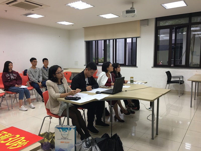 1507810018139909.jpg 图为评委老师们蛤蛤蛤.jpg