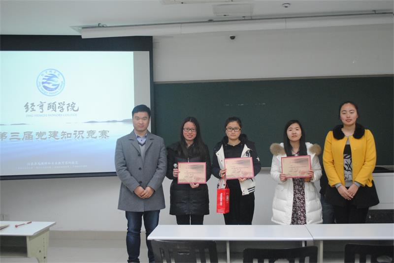 1489327106137998.jpg 图为获奖选手与评委合影.JPG