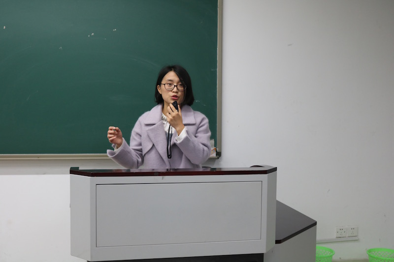 1479528642262020.jpg 图为齐珊老师做立项介绍-small.jpg