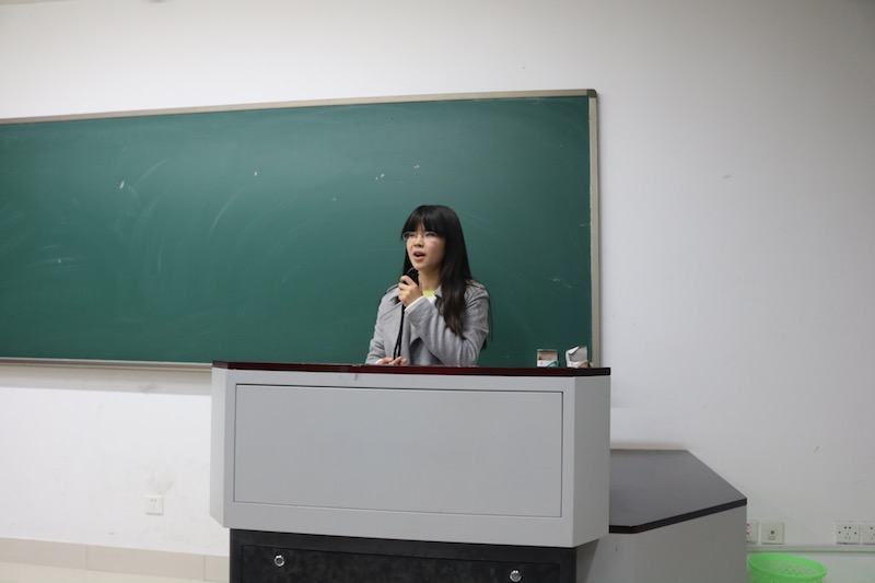 1479528674726333.jpg 图为孙卓佳小组发言-small.jpg