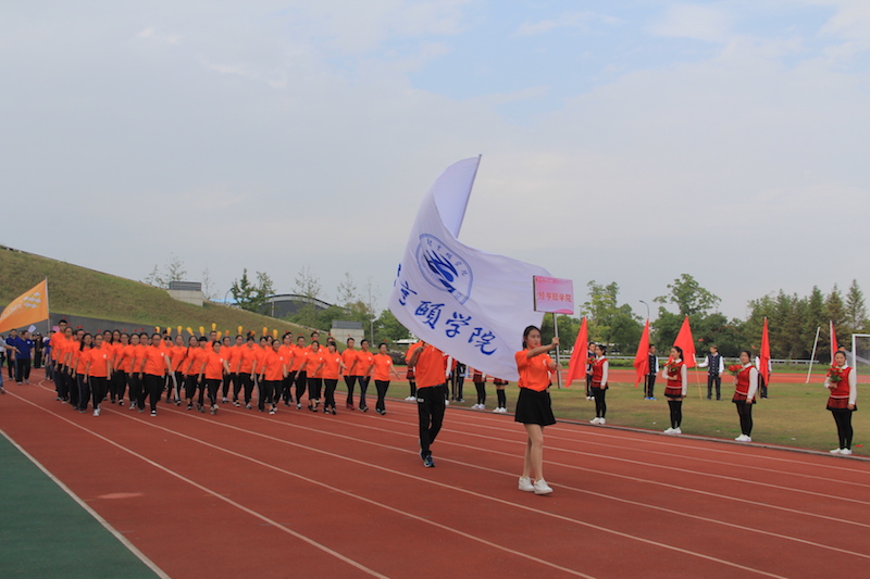 1477629218671295.jpg 图为天英足球即时比分
同学在走方阵.JPG